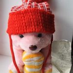 Kepurė su raišteliais, 1991