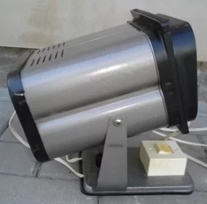 Raudonos šviesos šviestuvas nuotraukų darymui