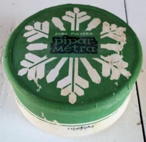 Dantų valymo milteliai