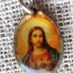 Medalionas su grandinėle