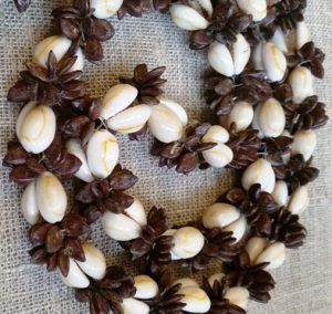 Karoliai iš kriauklelių