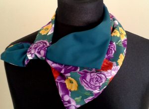 Prancūziška kaklaskarė "Rytas rožyne"