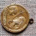 Motinystės medalio dalis