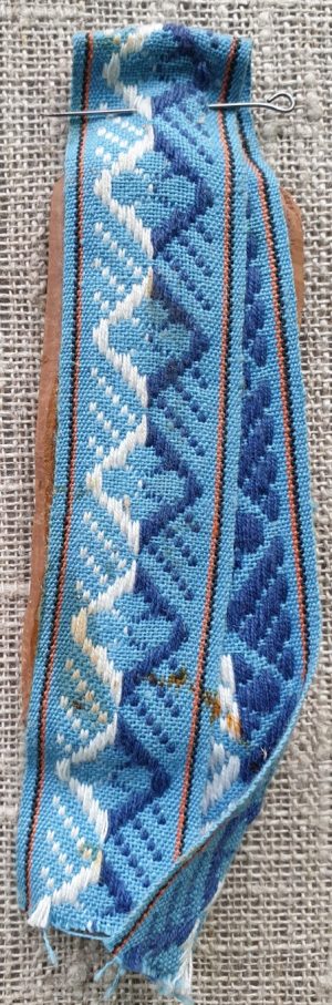 Molinis medalis su juostele