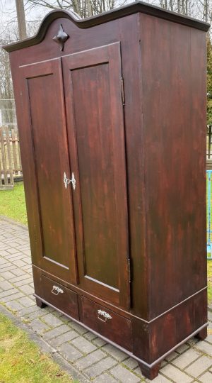 Spinta su stalčiais (1931 m.)