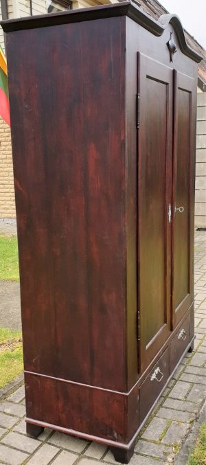 Spinta su stalčiais (1931 m.)