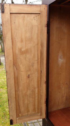 Spinta su stalčiais (1931 m.)