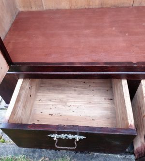 Spinta su stalčiais (1931 m.)