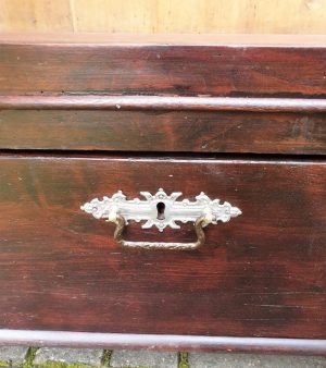 Spinta su stalčiais (1931 m.)