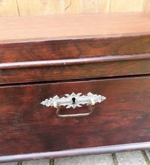 Spinta su stalčiais (1931 m.)