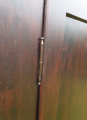 Spinta su stalčiais (1931 m.)