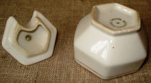 Porcelianinis indelis