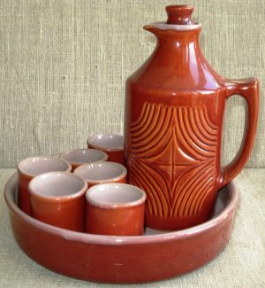 Molinis grafinas su stikliukais