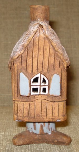 Žvakidė "Namelis ant vištos kojelės"