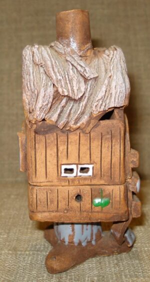 Žvakidė "Namelis ant vištos kojelės"