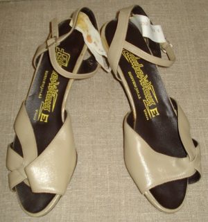 Sovietinės moteriškos basutės