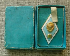 Sovietinis aukštojo mokslo baigimo ženklelis