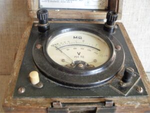 Vokiškas elektros matavimo prietaisas