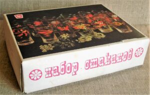 stiklinių rinkinys dėžutėje