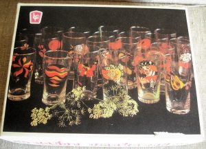 stiklinių rinkinys dėžutėje