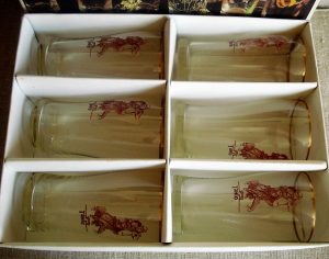 stiklinių rinkinys dėžutėje