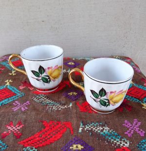 Porcelianiniai puodeliai (2 vnt.)