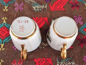 Porcelianiniai puodeliai (2 vnt.)