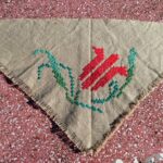 Trikampė servetėlė lentynai