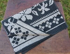 Šilku austas gedulo audeklas