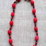 Veltos vilnos karoliai