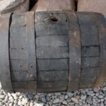 Sena statinė su kranu