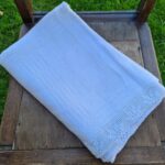 Mezginiais dekoruota staltiesė