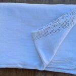 Mezginiais dekoruota staltiesė