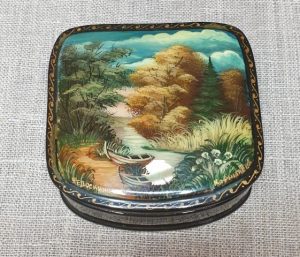 Medinė papuošalų dėžutė