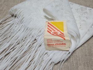 Baltas šalikas ("Utenos trikotažas")