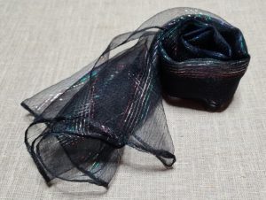 Skarelė su blizgučiu