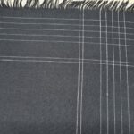 Juoda skara su blizgučiu