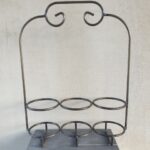 Metalinis butelių stovas
