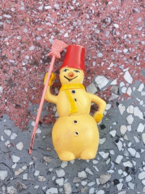 Senas eglutės žaisliukas "Besmegenis"