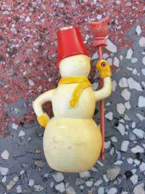 Senas eglutės žaisliukas "Besmegenis" - Image 3