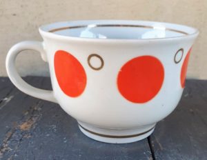 Puodelis su raudonais "žirneliais" - Image 2