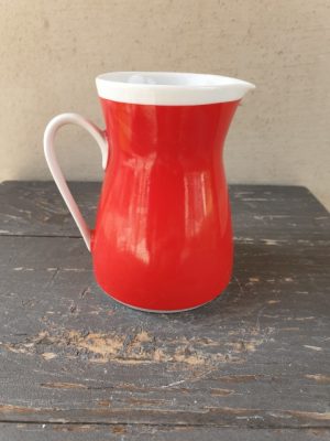 Pieno/grietinėlės indas