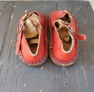 Raudoni sandaliukai - Image 3