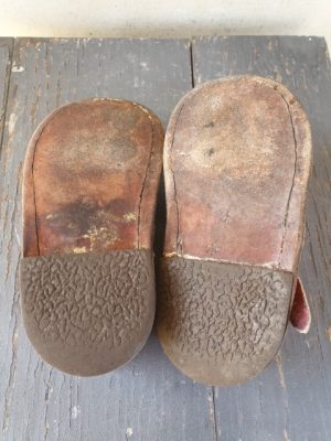 Raudoni sandaliukai - Image 5