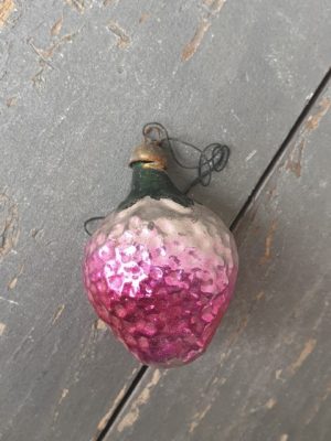 Senas eglutės žaisliukas "Braškė"