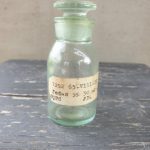 Vaistinės buteliukas su kamšteliu