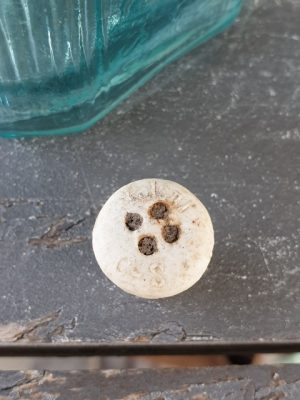 Žalio stiklo buteliukas su kamšteliu - Image 3