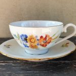 Puodelis su lėkštute