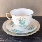 Puodelis su lėkštutėmis