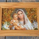 Religinis paveikslas, puoštas gintaru